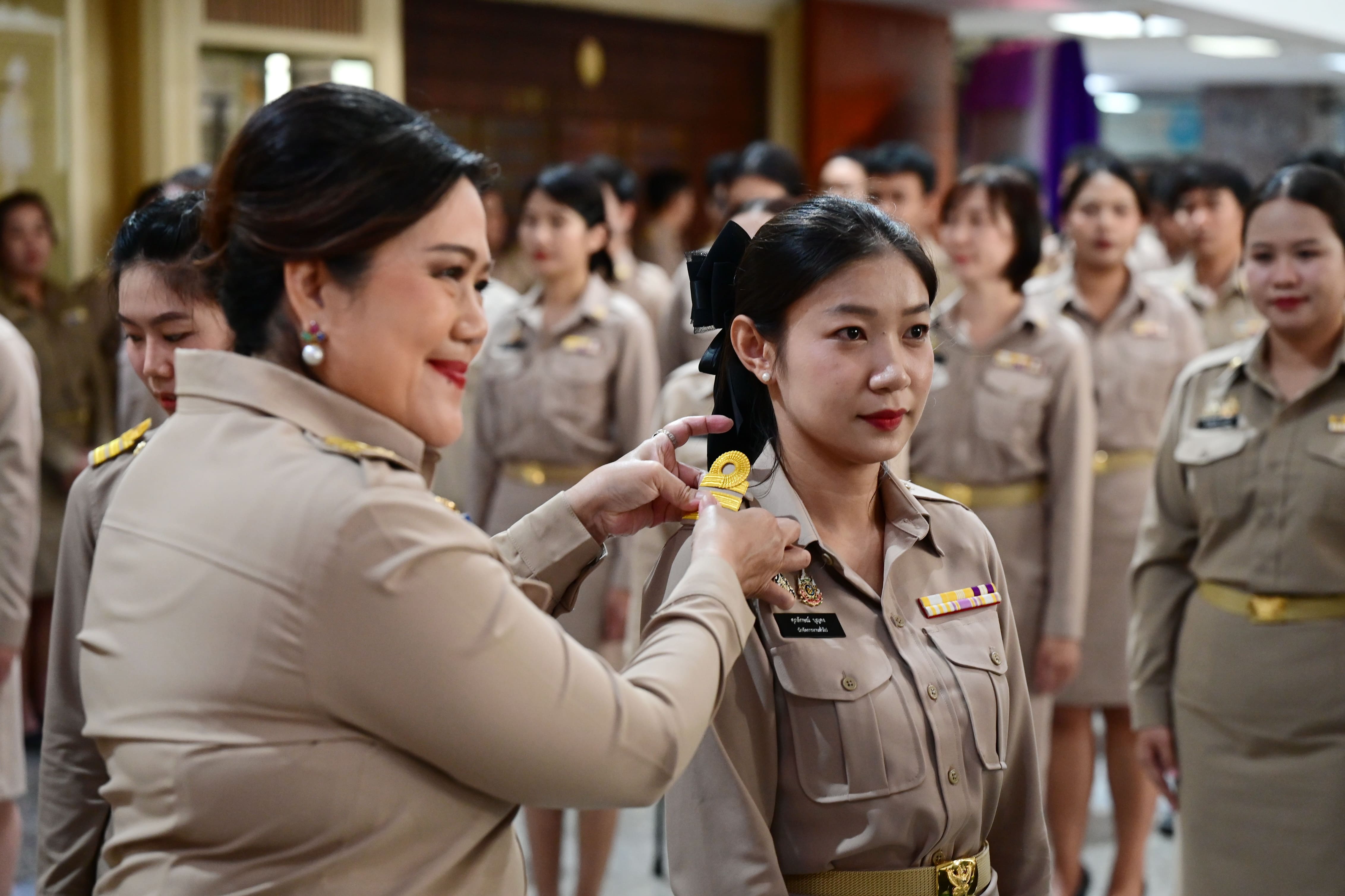 กรมประชาสัมพันธ์ จัดพิธีประดับอินทรธนูให้แก่ข้าราชการที่เข้ารับการฝึกอบรมหลักสูตร &ldquo;การปฐมนิเทศข้าราชการพลเรือนสามัญที่อยู่ระหว่างการทดลองปฏิบัติหน้าที่ราชการ กรมประชาสัมพันธ์&rdquo; รุ่นที่ 37